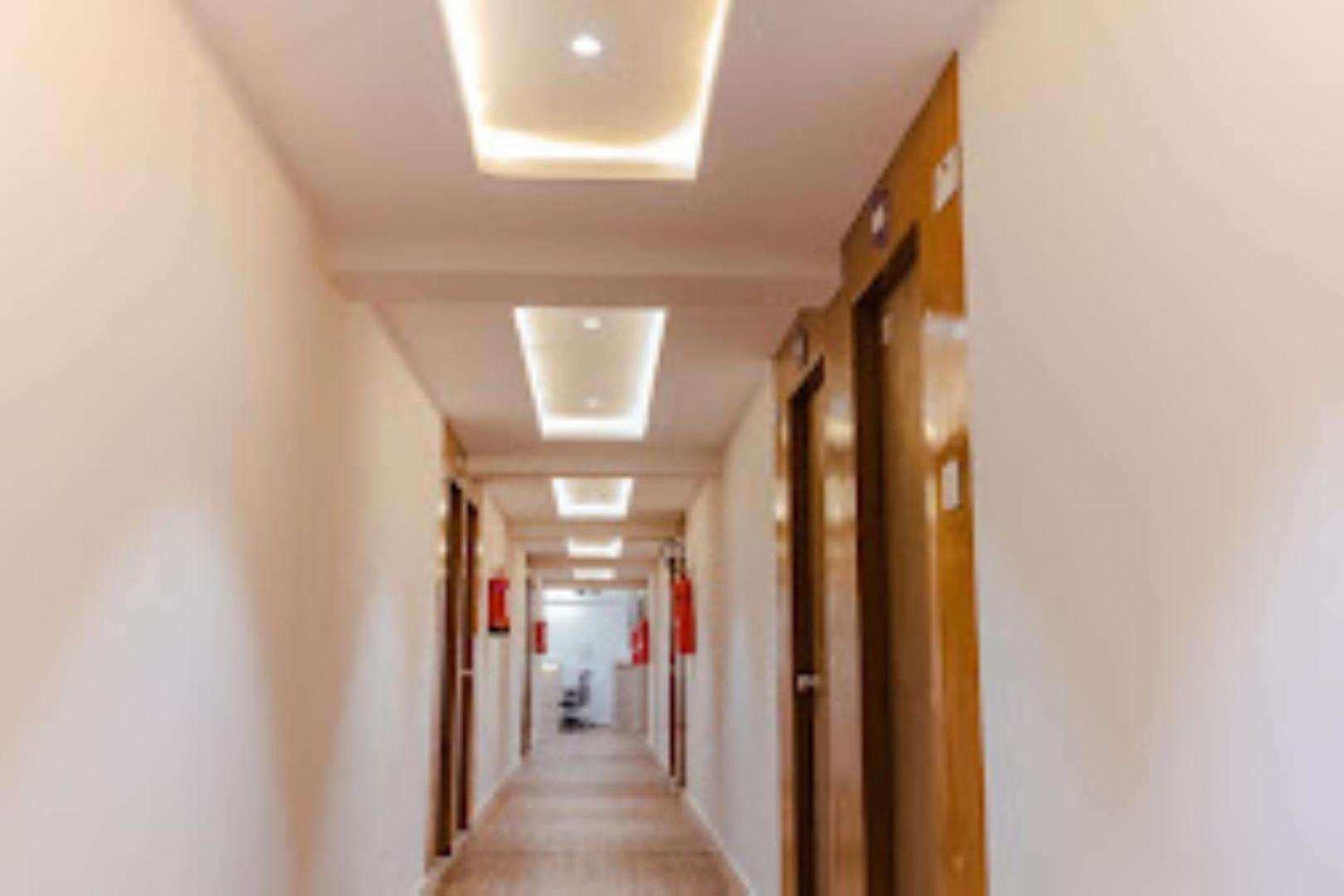 Lennox Hotel , Surat Dış mekan fotoğraf